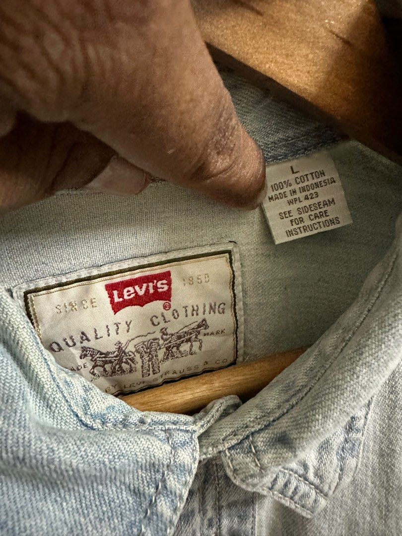 Levis denim shirt with metal outlet buttons