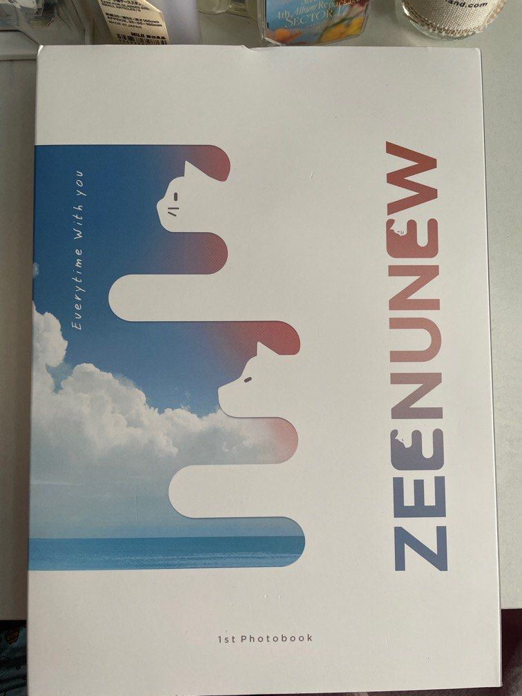 Zeenunew 1st photo book, 其他, 其他- Carousell