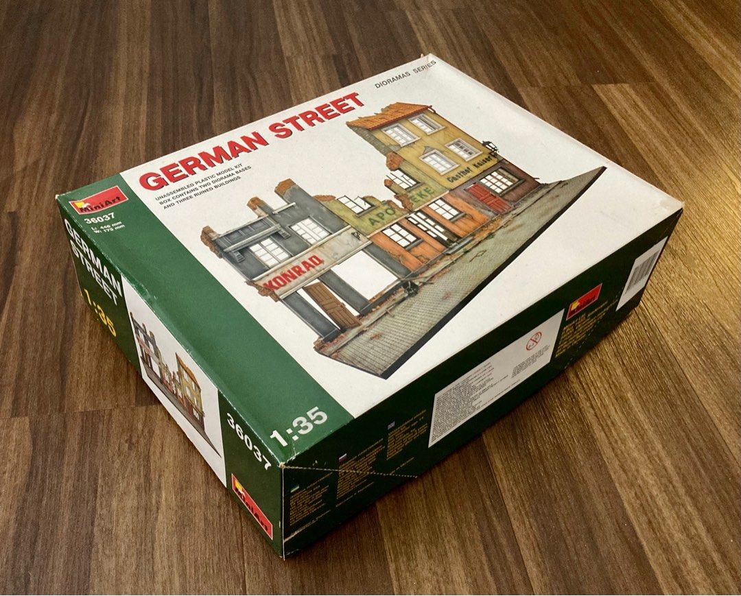 【希少】MiniArt 　1/35　ドイツの通り　German Street MiniArt 1/35 German Street (36037) - - The Airfix Tribute