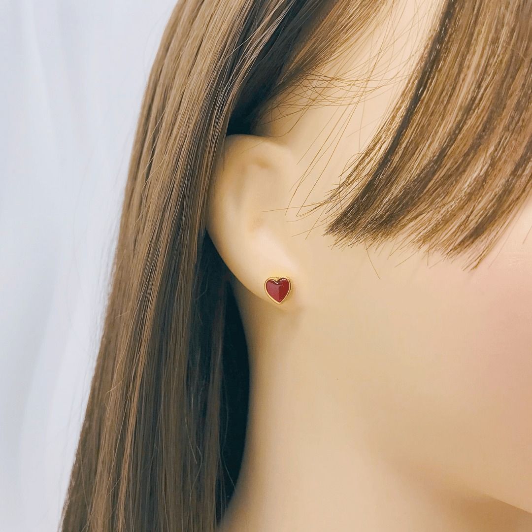 Gold heart outlet stud earrings