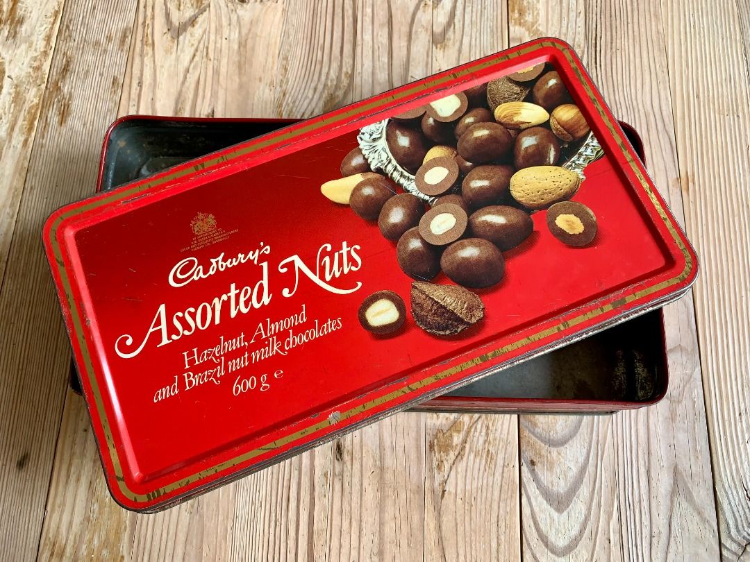 懷舊糖果鐵盒 英國吉百利朱古力盒 (Vintage British Cadbury assorted nuts milk chocolate ...