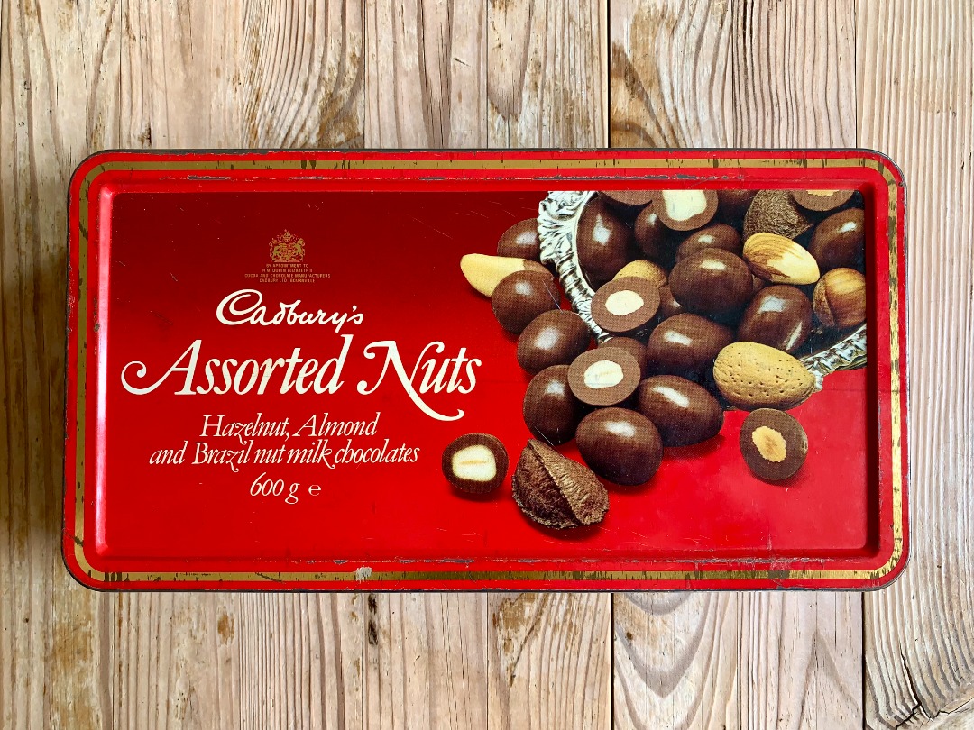 懷舊糖果鐵盒 英國吉百利朱古力盒 (Vintage British Cadbury assorted nuts milk chocolate ...