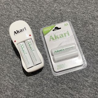 Akari Battery Charger with 4 AA Batteries