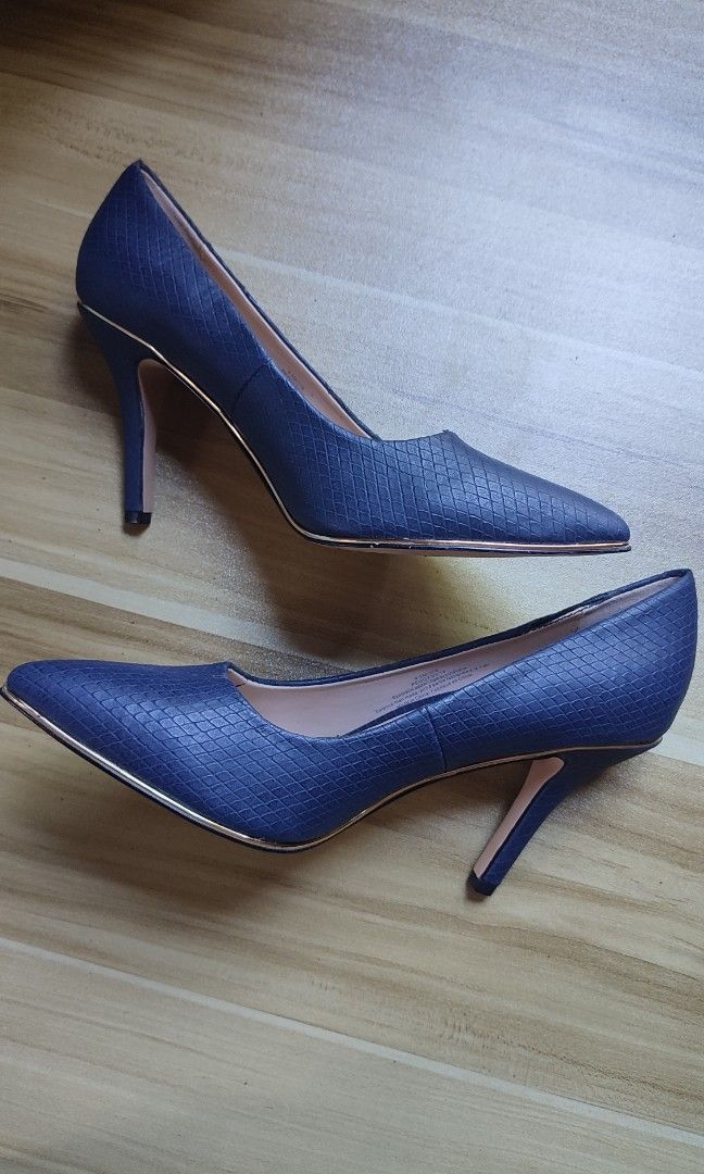Andrew 2025 marc heels