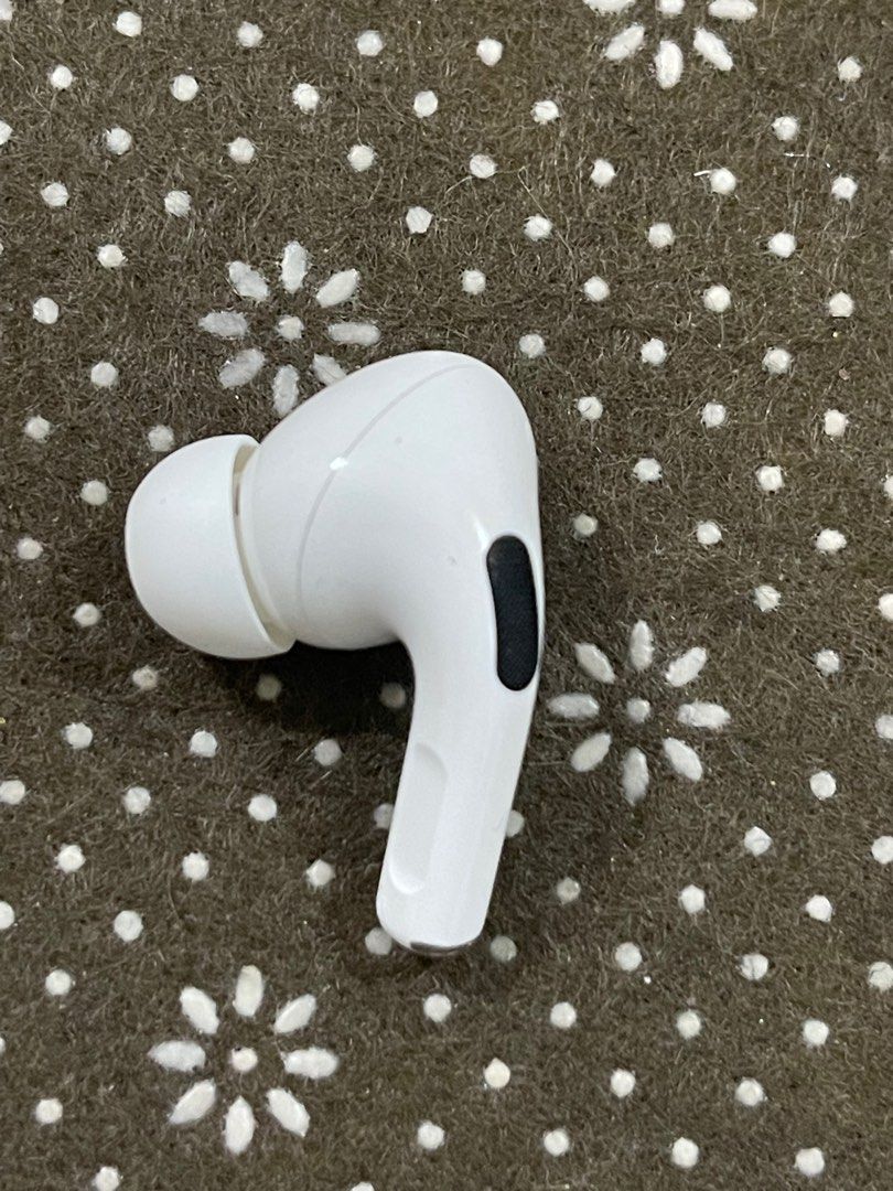 Apple Airpods Pro: (Right SIDE ONLY) for Replacement Pro 1st Generation