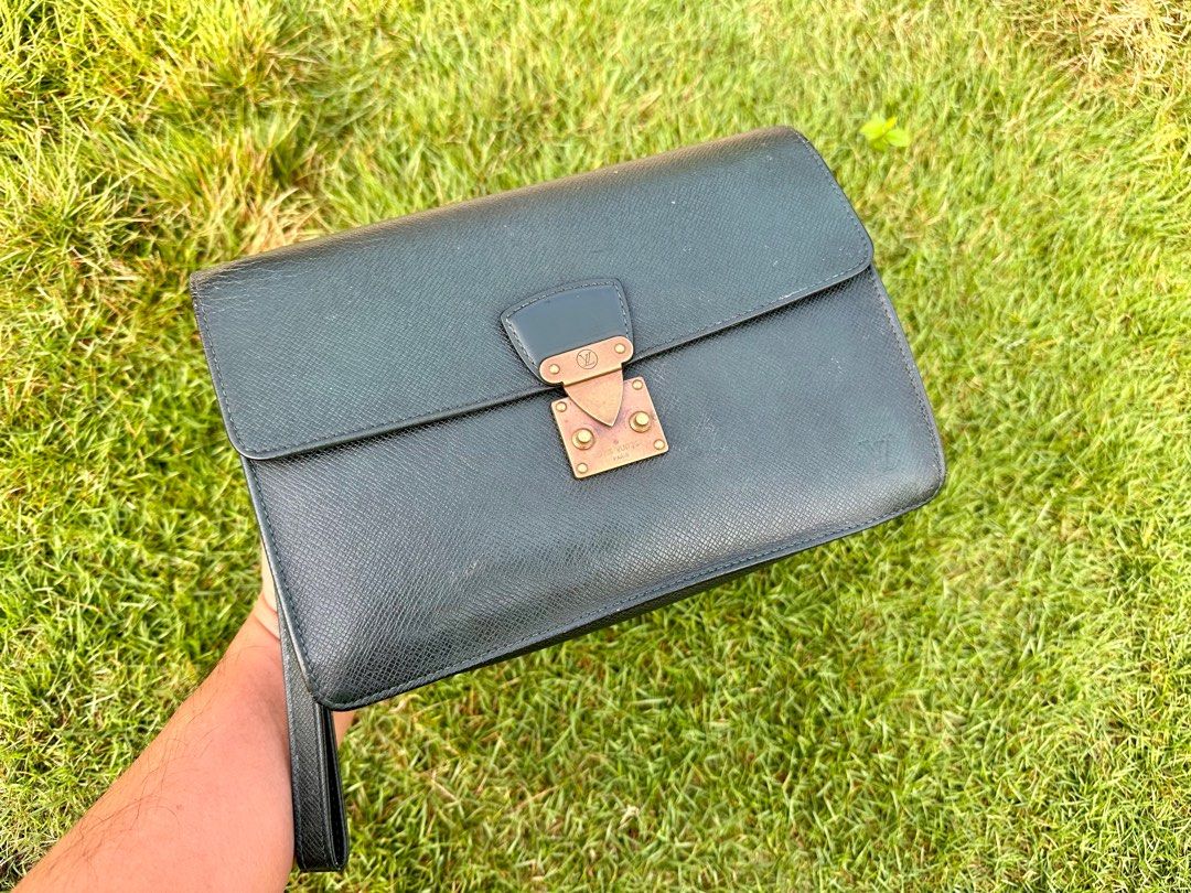 Lv shop taiga clutch