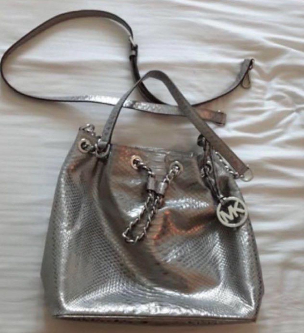 Michael kors frankie drawstring bag hotsell