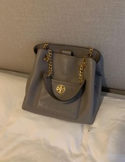 Chelsea small slouchy tote on sale