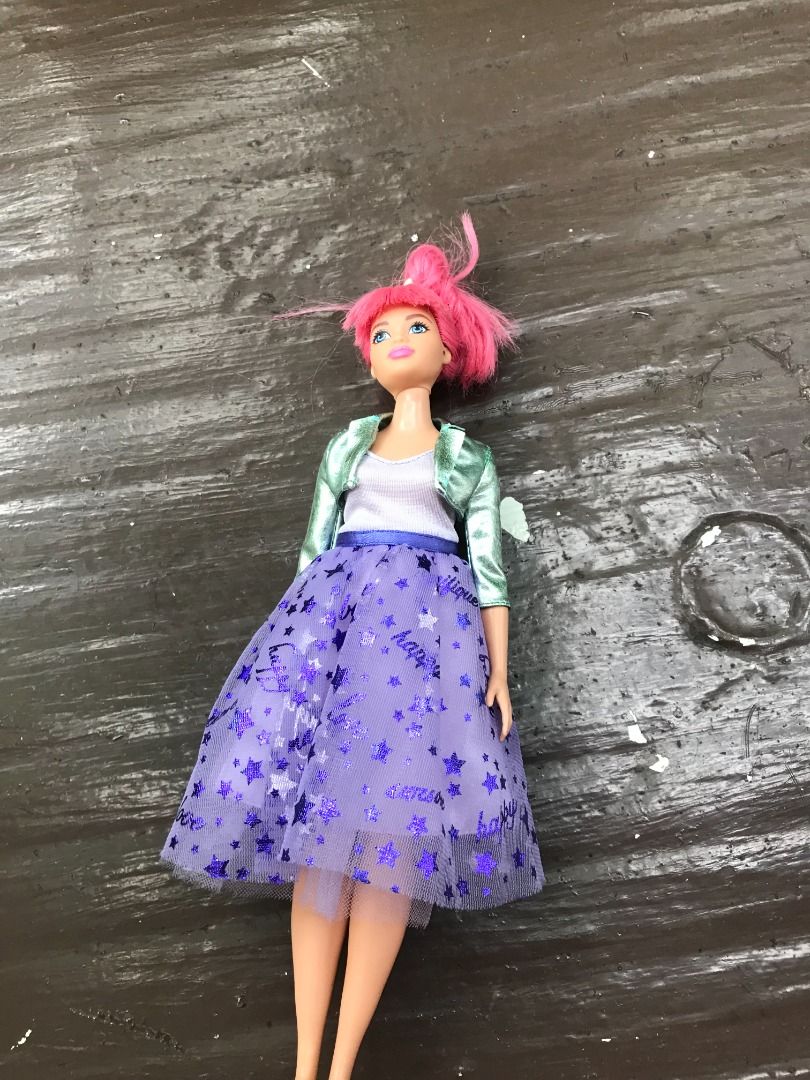 Barbie daisy doll pink hair sale