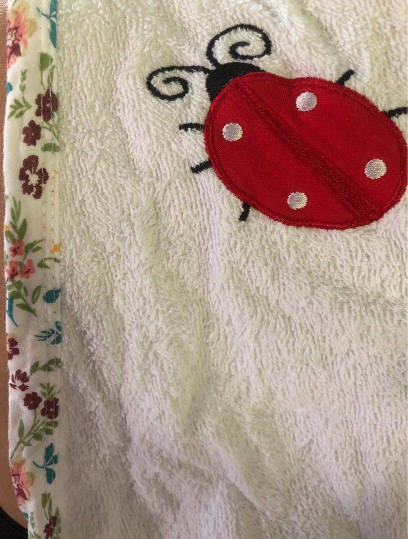 Bathrobe costume with bug design (Category: Babies & Kids Fashion) located in Las Pinas. Submitted by stuffythings (Listing ID 1279498393, Image 3). Description: White bathrobe for baby. With lining and bug design for ₱90 Used for pictorial only Baby in the photo is 7months Pickup las pinas See my baby listing for costume Bundle setPhp500 for chinese, mini mouse, pea-pod, green Hawaiian, white robe(including this) See my listing for other kids st