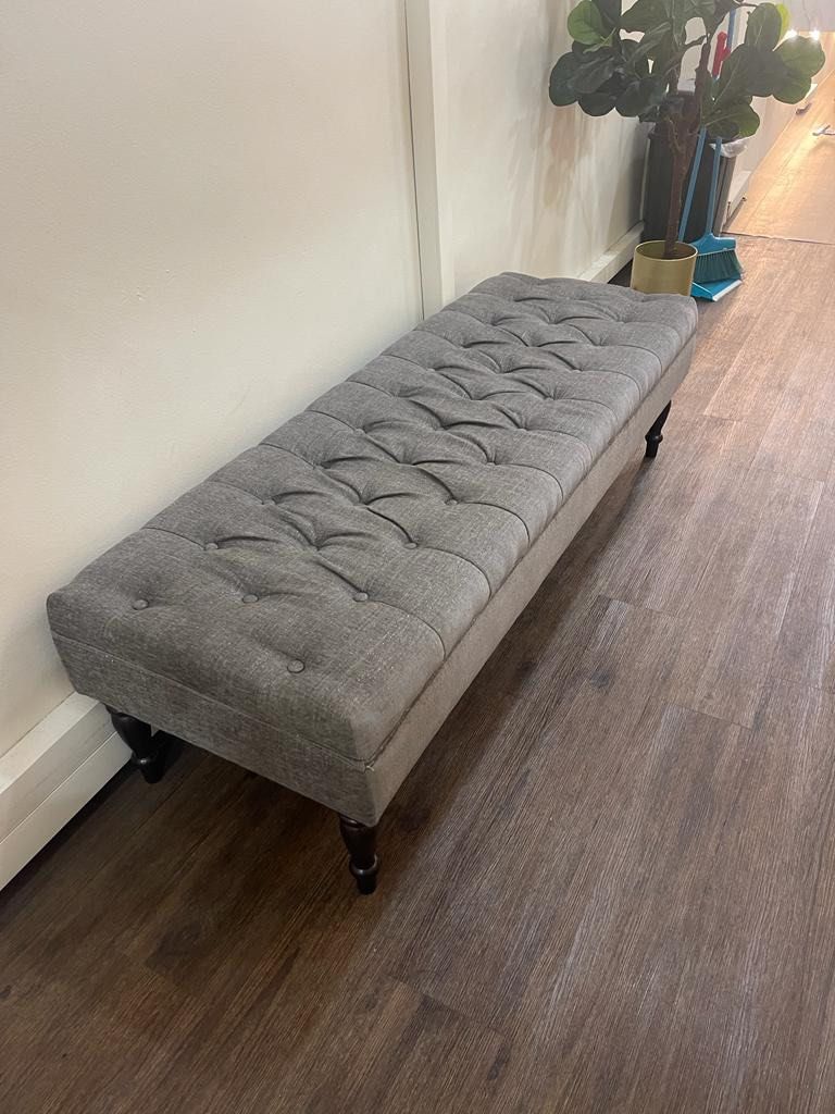Bench Sofa (Category: Sofas) located in Singapore. Submitted by irfarhanah (Listing ID 1279529549, Image 1). Description: 5 Feet.