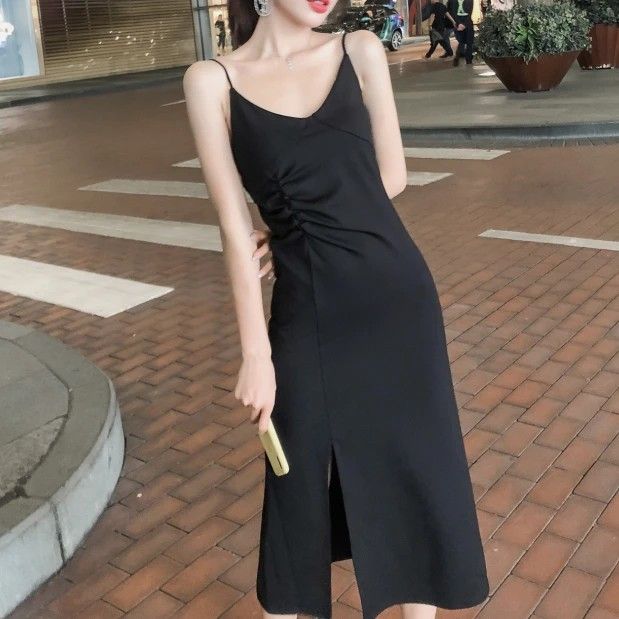 Black Dress With Slit (Category: Evening dresses & gowns) located in Caloocan City. Submitted by hyperkida (Listing ID 1279514821, Image 1). Description: Small to Medium.