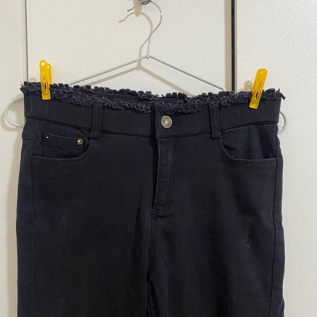 Black Flared Jeans (Category: Jeans) located in Cavite. Submitted by dashishop (Listing ID 1279687115, Image 2). Description: This jeans is flattering! It’s my fave but I have to let it go now. Istg you’ll love your butt when u wear this haha Nego!.