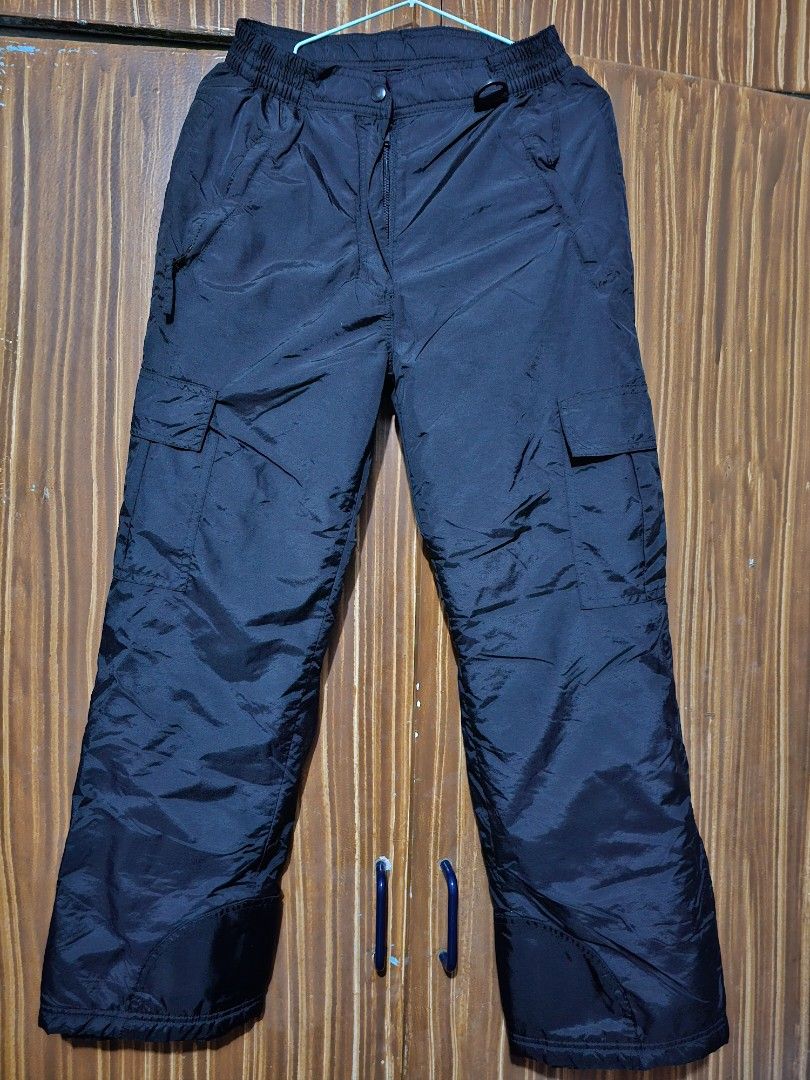 Black padded ski pants for women (Category: Other Bottoms) located in Quezon City. Submitted by tzeche18 (Listing ID 1279541684, Image 1). Description: please see tag waist is streatchable, owner waist is 31 zipper on front pockets with 2 cargo pockets ski pants (padded).
