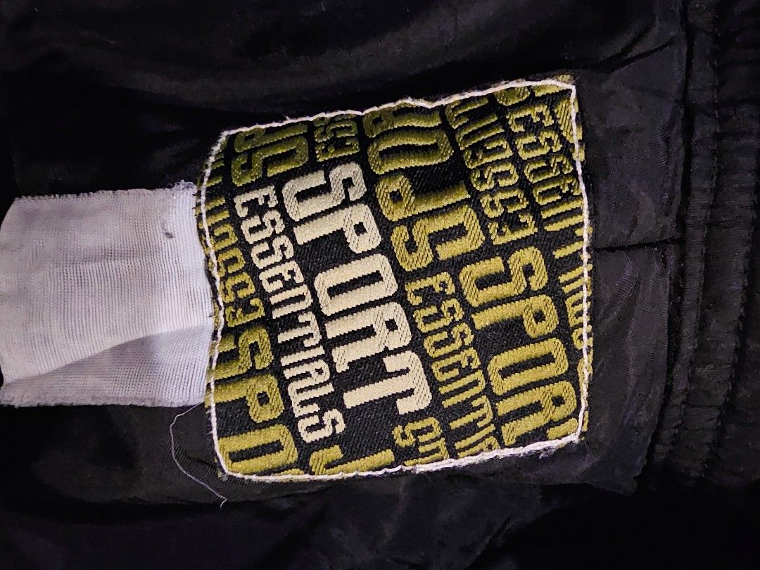 Black padded ski pants for women (Category: Other Bottoms) located in Quezon City. Submitted by tzeche18 (Listing ID 1279541684, Image 2). Description: please see tag waist is streatchable, owner waist is 31 zipper on front pockets with 2 cargo pockets ski pants (padded).