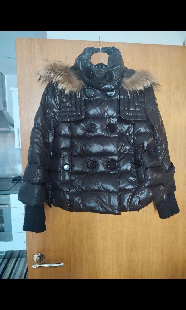Black puffer jacket (Category: Coats, Jackets and Outerwear) located in Malabon City. Submitted by luckyfive (Listing ID 1279603912, Image 1). Description: Fits M, pls look at the pictures as it's form as part of the description.