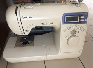 Singer overlocker sewing machine, TV & Home Appliances, Other Home ...