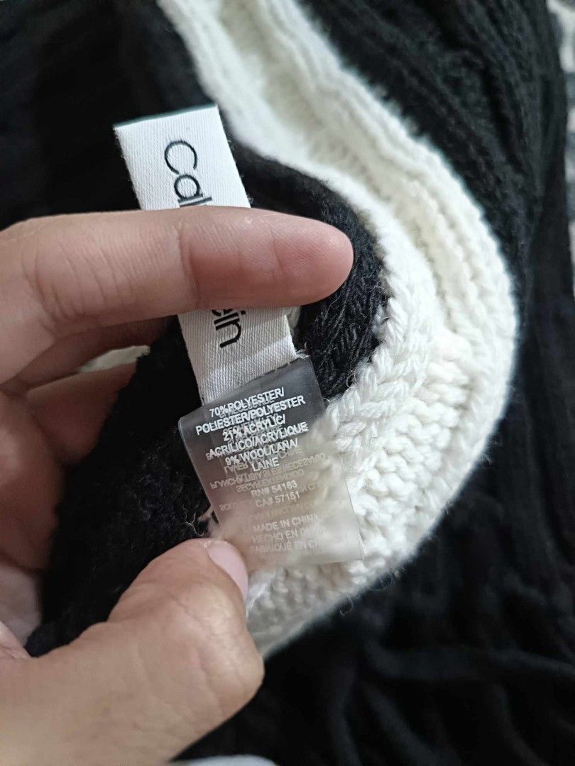 Calvin klein scarf (Category: Scarves) located in Sorsogon. Submitted by tomandrei6 (Listing ID 1279675746, Image 3). Description: .