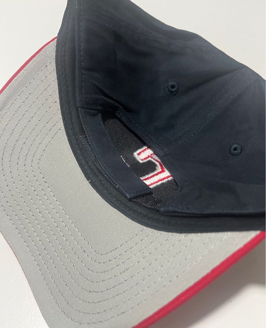 Cap (Category: Caps & Hats) located in Singapore. Submitted by ct_ilyas (Listing ID 1279623525, Image 3). Description: .