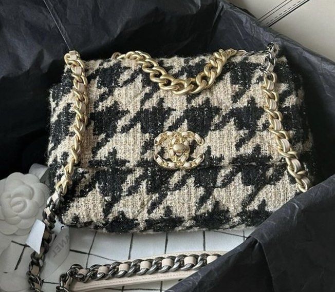 Chanel 19 tweed houndstooth online