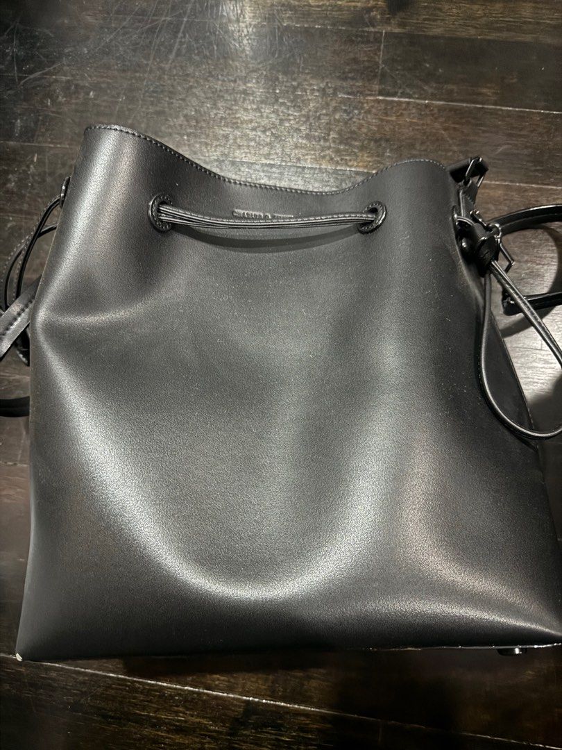 Charles and keith classic bucket bag clearance