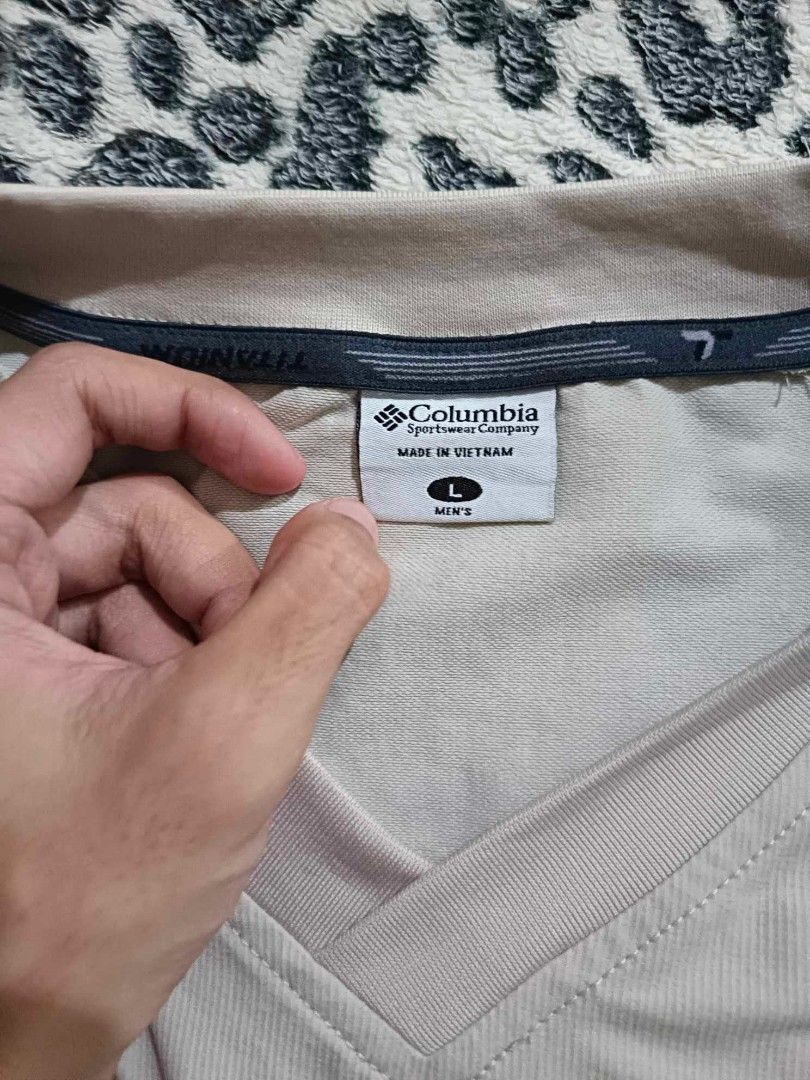 Columbia Vest (Category: Coats, Jackets and Outerwear) located in Sorsogon. Submitted by tomandrei6 (Listing ID 1279674636, Image 3). Description: Dimes: W25xL28.