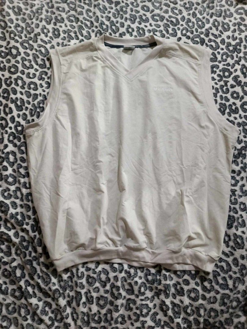 Columbia Vest (Category: Coats, Jackets and Outerwear) located in Sorsogon. Submitted by tomandrei6 (Listing ID 1279674636, Image 1). Description: Dimes: W25xL28.