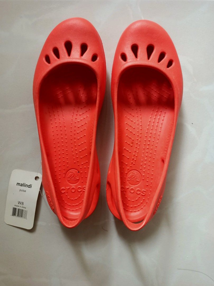 Red crocs flats shop