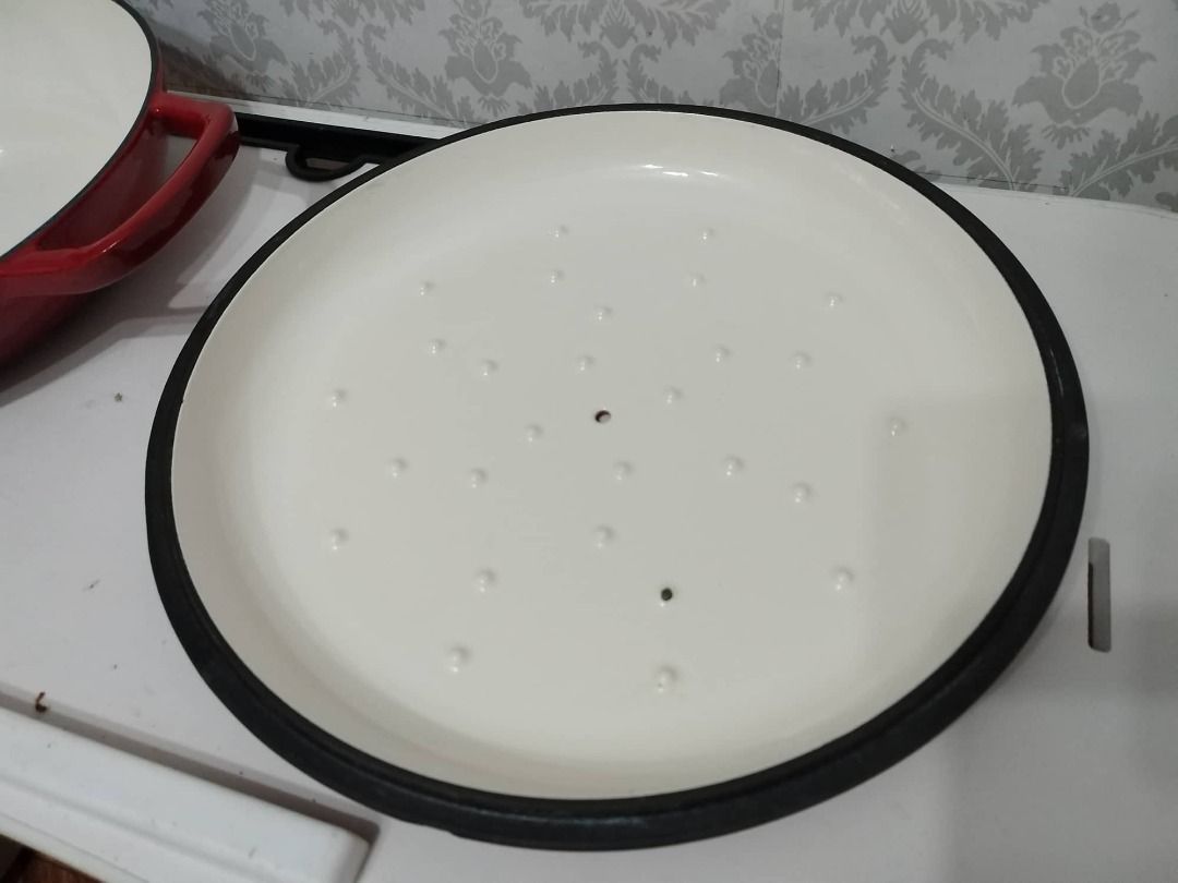 CROFTON Cast Iron French Pan, Furniture & Home Living, Kitchenware & Tableware, Cookware