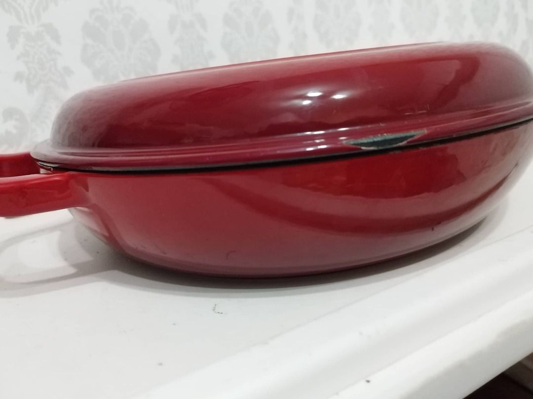 CROFTON Cast Iron French Pan, Furniture & Home Living, Kitchenware & Tableware, Cookware