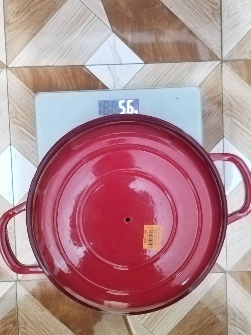 CROFTON Cast Iron French Pan, Furniture & Home Living, Kitchenware & Tableware, Cookware