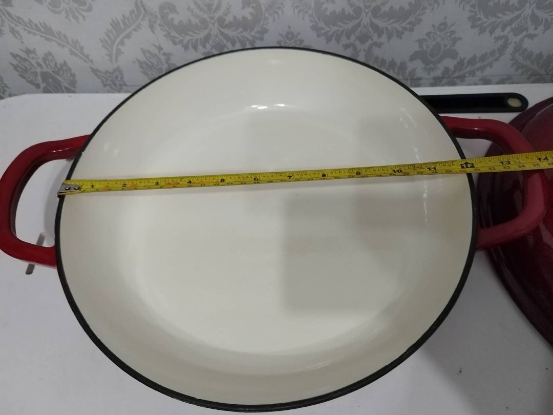 CROFTON Cast Iron French Pan, Furniture & Home Living, Kitchenware & Tableware, Cookware