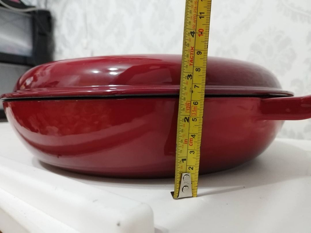 CROFTON Cast Iron French Pan, Furniture & Home Living, Kitchenware & Tableware, Cookware