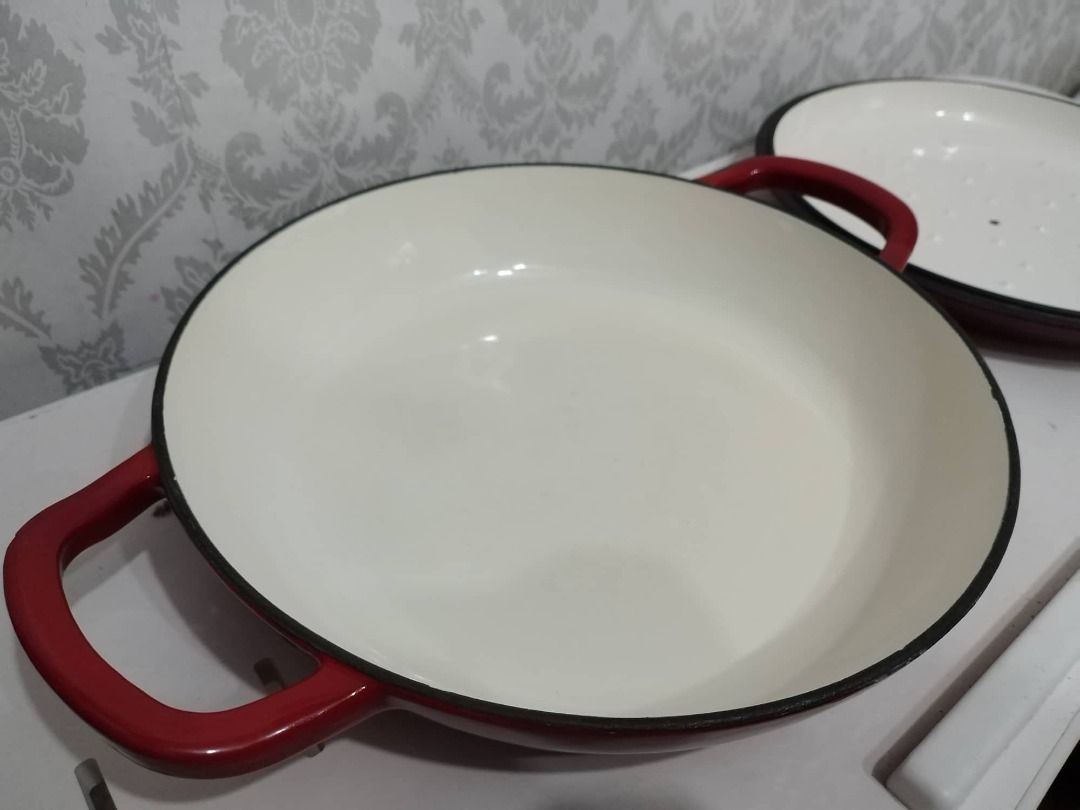 CROFTON Cast Iron French Pan, Furniture & Home Living, Kitchenware & Tableware, Cookware