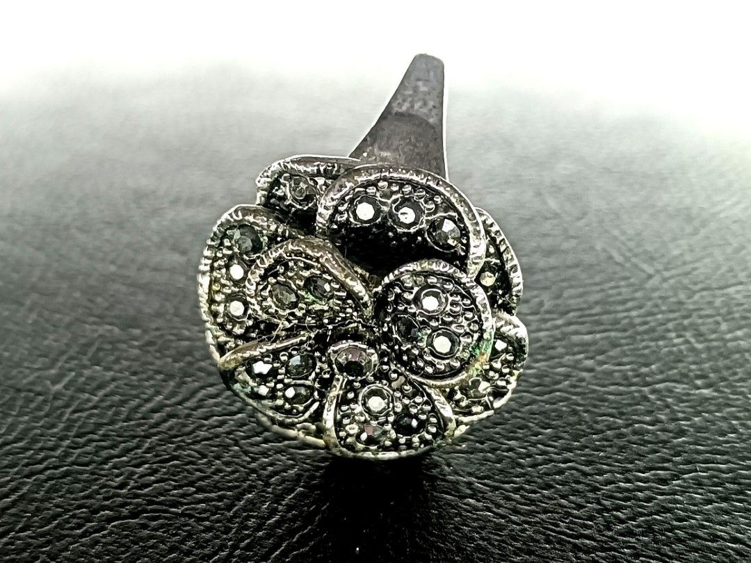 Dazzling Marcasite gemstone sterling silver ladies ring jewellery