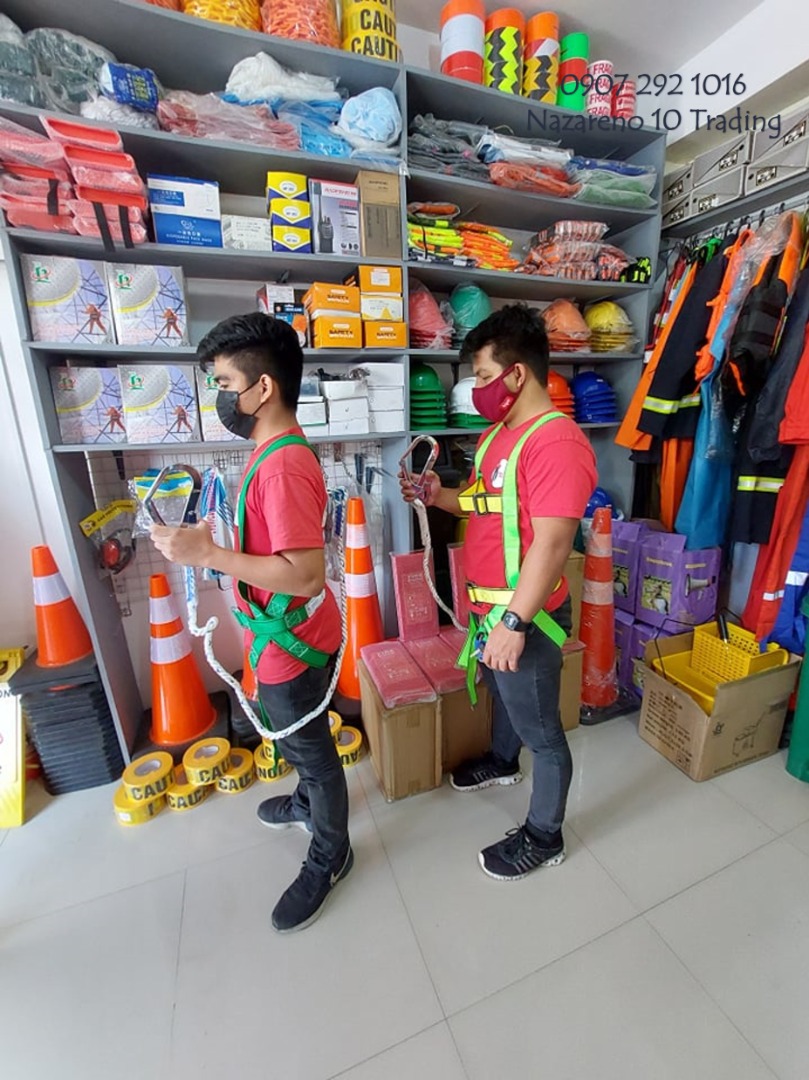 Double Hook Safety harness 82, Commercial & Industrial, Construction ...