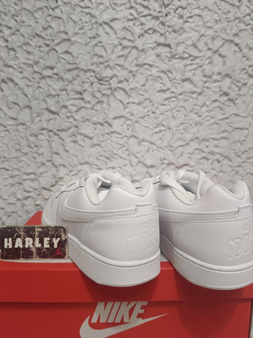Ebernon Low Triple White (Category: Sneakers) located in Marikina City. Submitted by hrly_1 (Listing ID 1279604785, Image 3). Description: Gusto mo ba ng Air Force 1 pero kulang pa budget?? Ebernon ang sagot jan! Di na yan halata, bilisan mo nalang lakad tol!! 😂😅 🔥Nike Ebernon Low Triple White ‼️Size 9.5/10/11 Available ✅2,595 only!! below srp!! COMPLETE WITH: ✓ORIGINAL BOX DM FOR PICS AND INQUIRIES 📌Marikina Location 🚛 Pick-up/ Lalamove/ JR