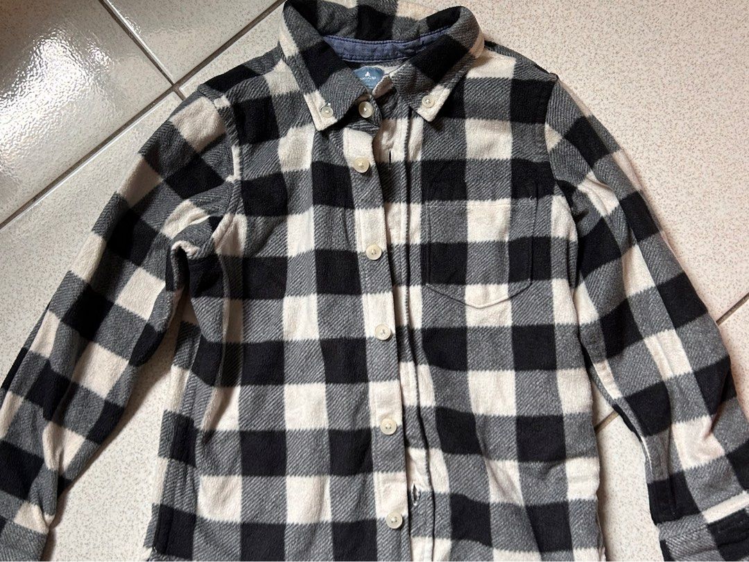 Gap Long Sleeve Polo (Category: Babies & Kids Fashion) located in Quezon City. Submitted by xia_ko (Listing ID 1279522740, Image 2). Description: Can be used for cold season Can fit up to 5 years old For kids who are average-built only.