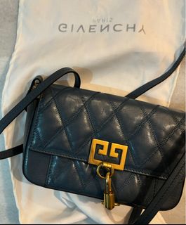 Givenchy black pocket discount quilted leather shoulder bag