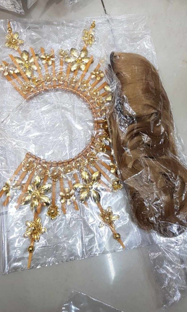 Headdress and hair extensions (Category: Hair) located in Antipolo. Submitted by maria0618 (Listing ID 1279648938, Image 3). Description: Only used once. 1 pc blonde extensions and gold headress. If you are looking for Beyoncé look, this is the perfect set. Delivery fee c/o buyer..