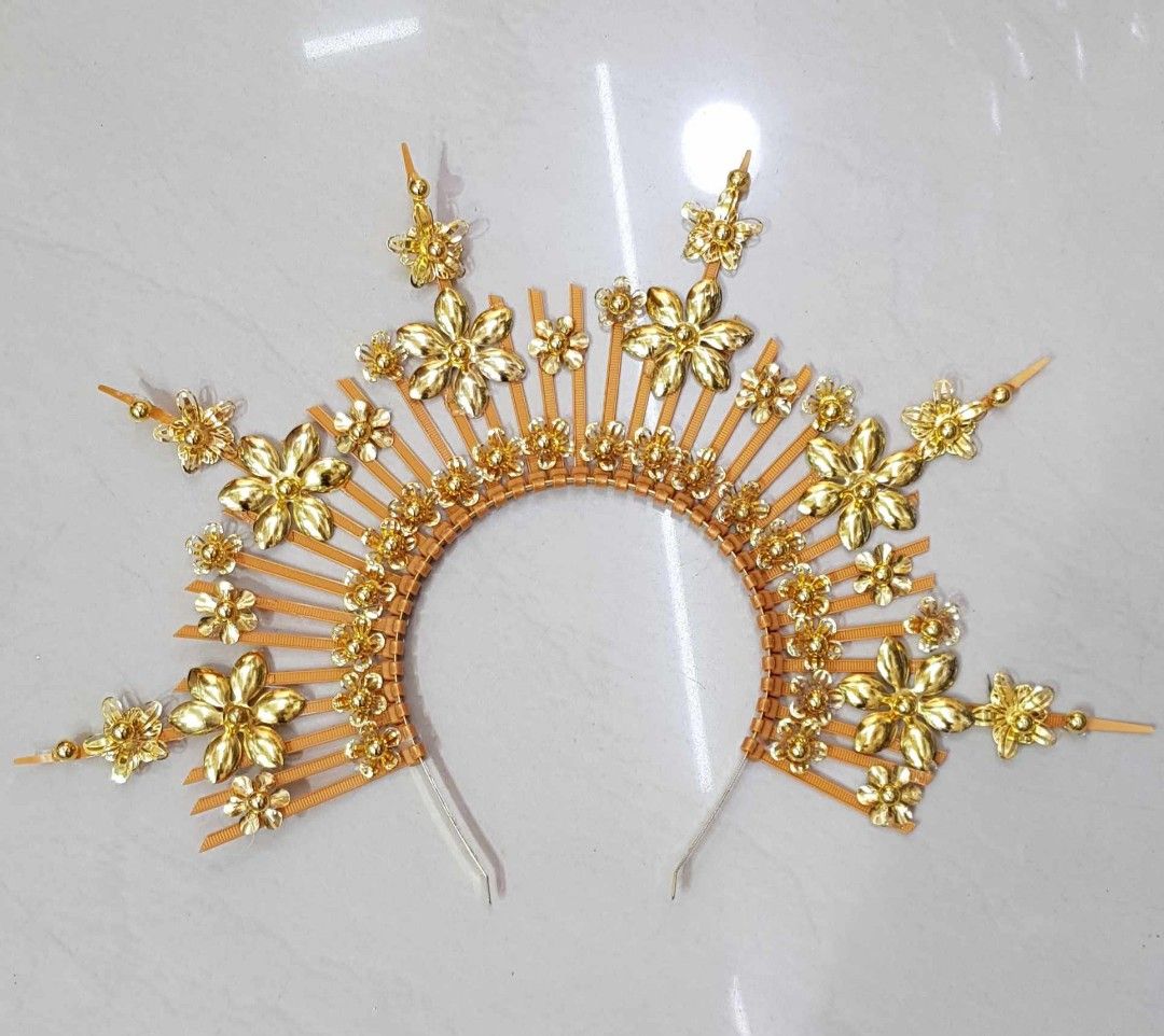 Headdress and hair extensions (Category: Hair) located in Antipolo. Submitted by maria0618 (Listing ID 1279648938, Image 2). Description: Only used once. 1 pc blonde extensions and gold headress. If you are looking for Beyoncé look, this is the perfect set. Delivery fee c/o buyer..