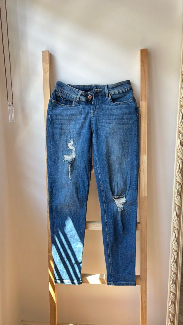 H&m blue sale ripped jeans