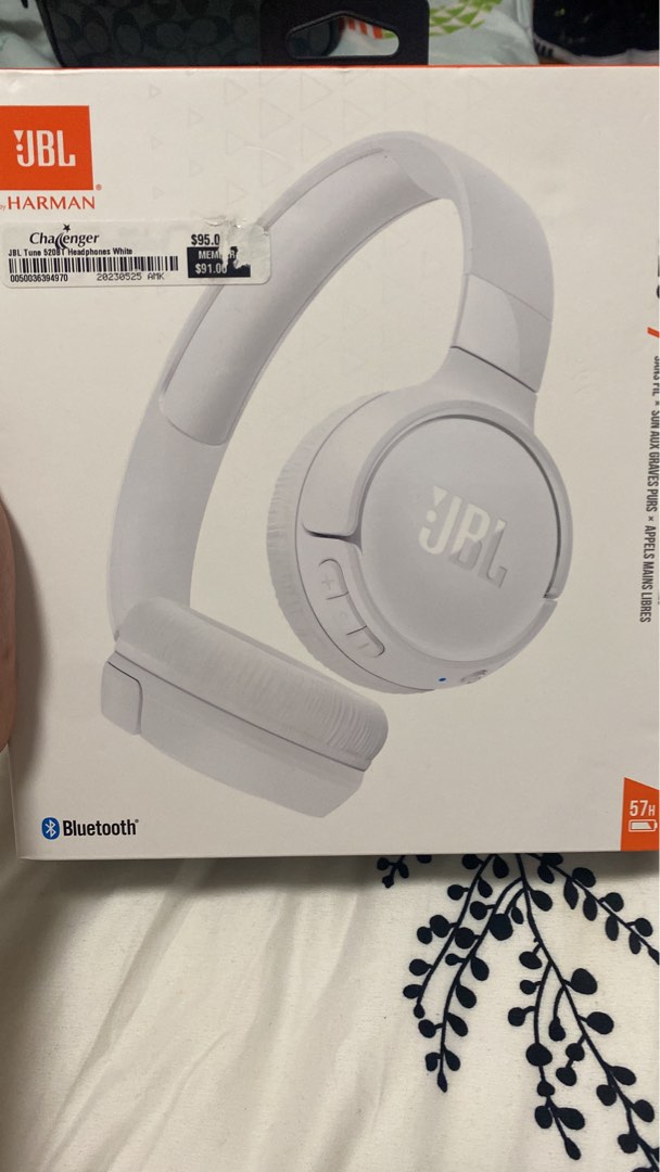 JBL By HARMAN Tune 520BT Wireless Bluetooth Headphones (White)