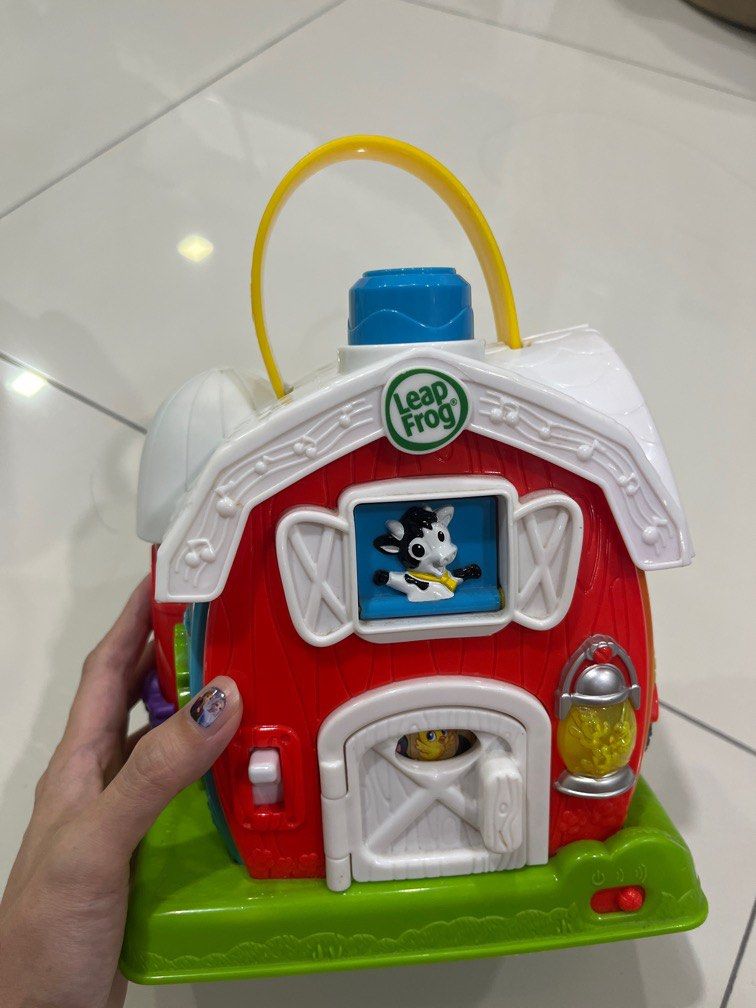 Leapfrog sing new arrivals and play farm