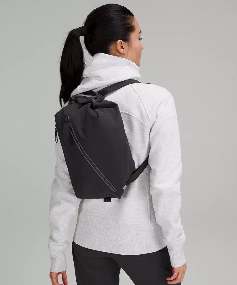Lululemon fast track bag top