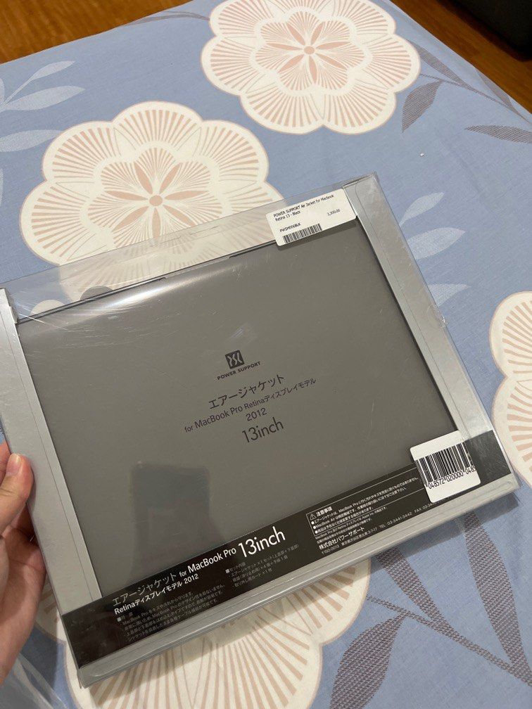 Macbook pro 13 inch 2012 case (Category: Laptop Bags & Sleeves) located in Manila. Submitted by cheemishops (Listing ID 1279502405, Image 2). Description: Air jacket Macbook pro 13 inch 2012 retina display Orig price 3300 Doesnt fit new macbook models! .