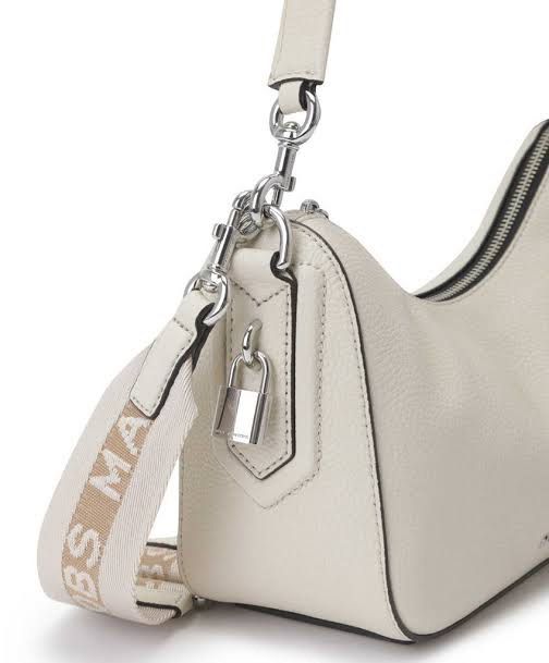Marc Jacobs Drifter Small Hobo Two way shoulder bag (Category: Luxury Bags & Wallets) located in San Fernando. Submitted by _prelovedbysflp (Listing ID 1279558569, Image 2). Description: Super nice! Perfect for any occasions! 🤍🤍🤍 PRE-ORDER.