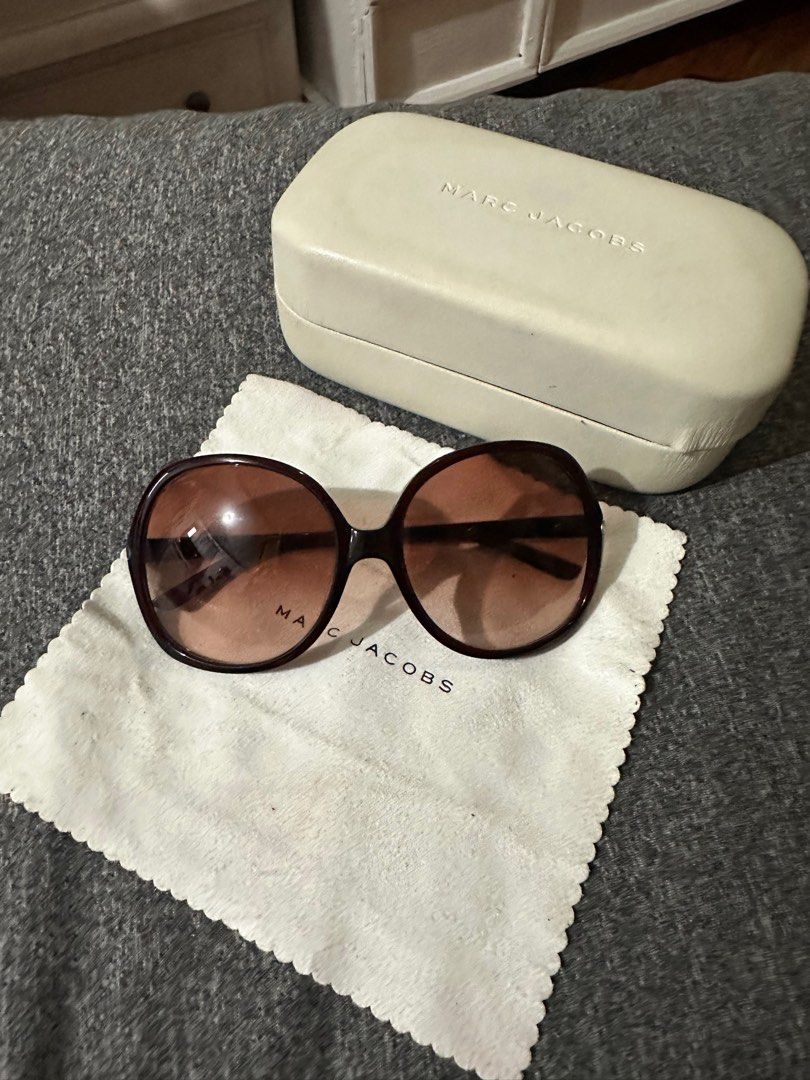 Marc Jacobs Legit sunglasses, Women's Fashion, Watches & Accessories