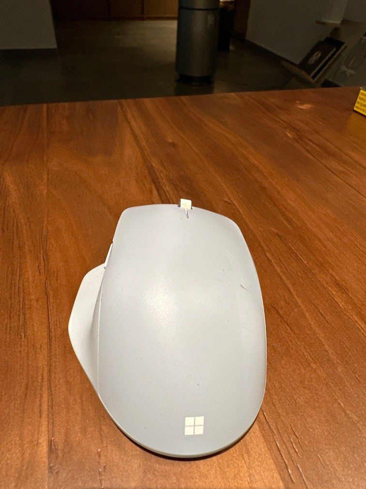 Microsoft mouse (Category: Mouse & Mousepads) located in Singapore. Submitted by peppermint03 (Listing ID 1279653246, Image 3). Description: .