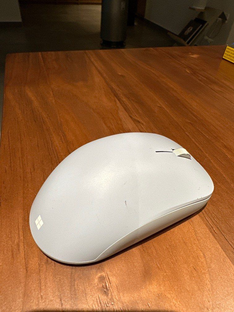 Microsoft mouse (Category: Mouse & Mousepads) located in Singapore. Submitted by peppermint03 (Listing ID 1279653246, Image 1). Description: .